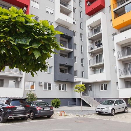 Apartamento Charming Family Haven Oradea Exterior foto