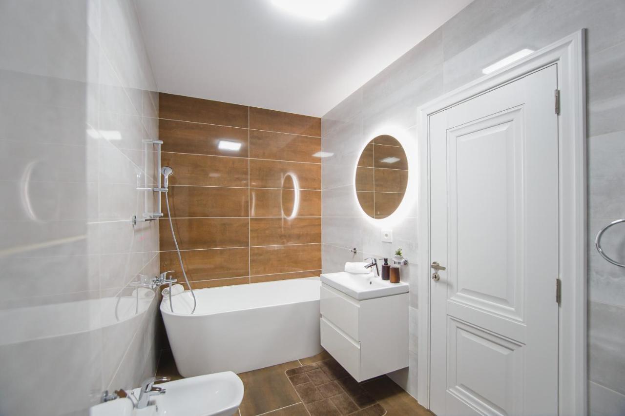 Apartamento Charming Family Haven Oradea Exterior foto